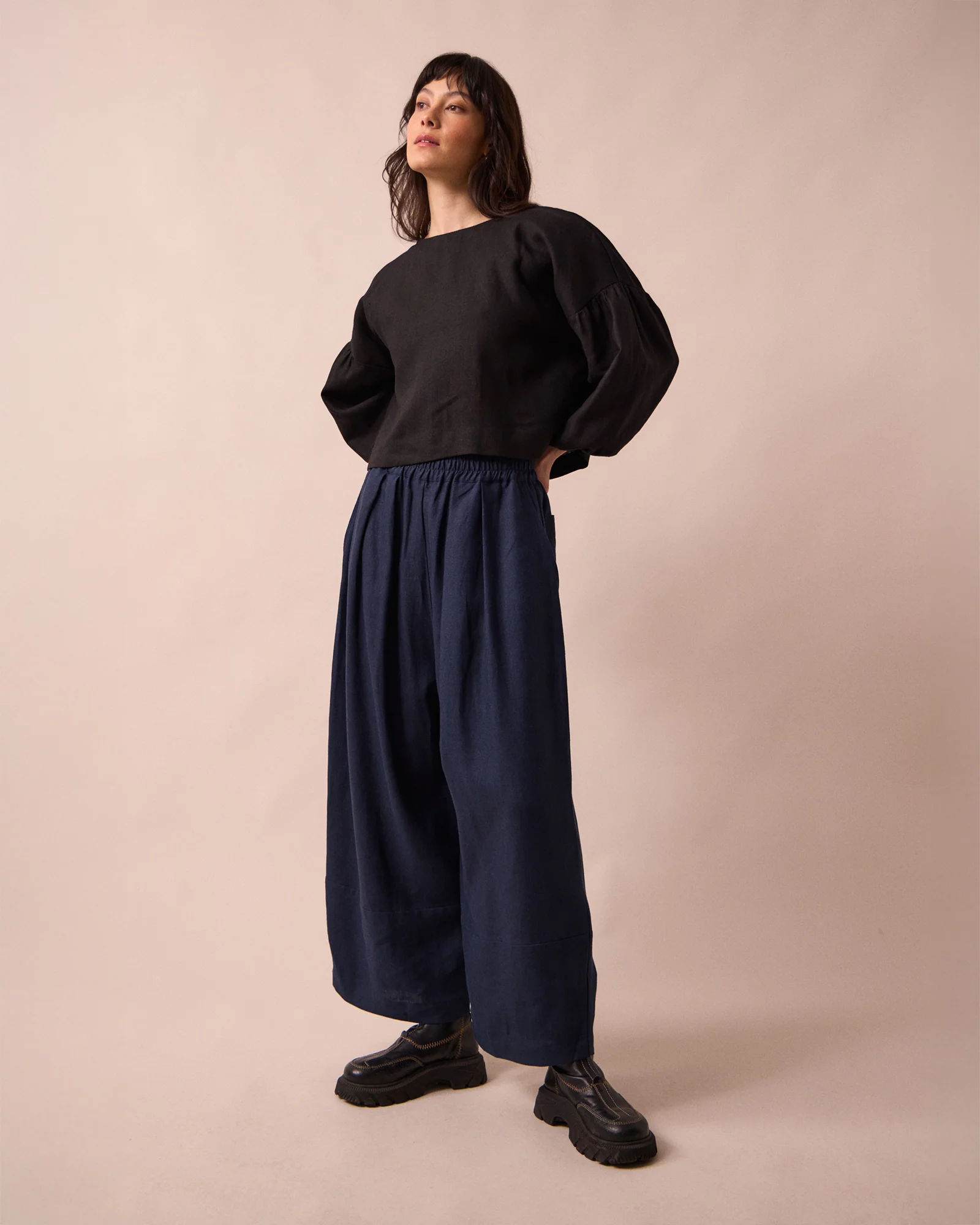 Bobbi Navy Linen Trousers - Image 4