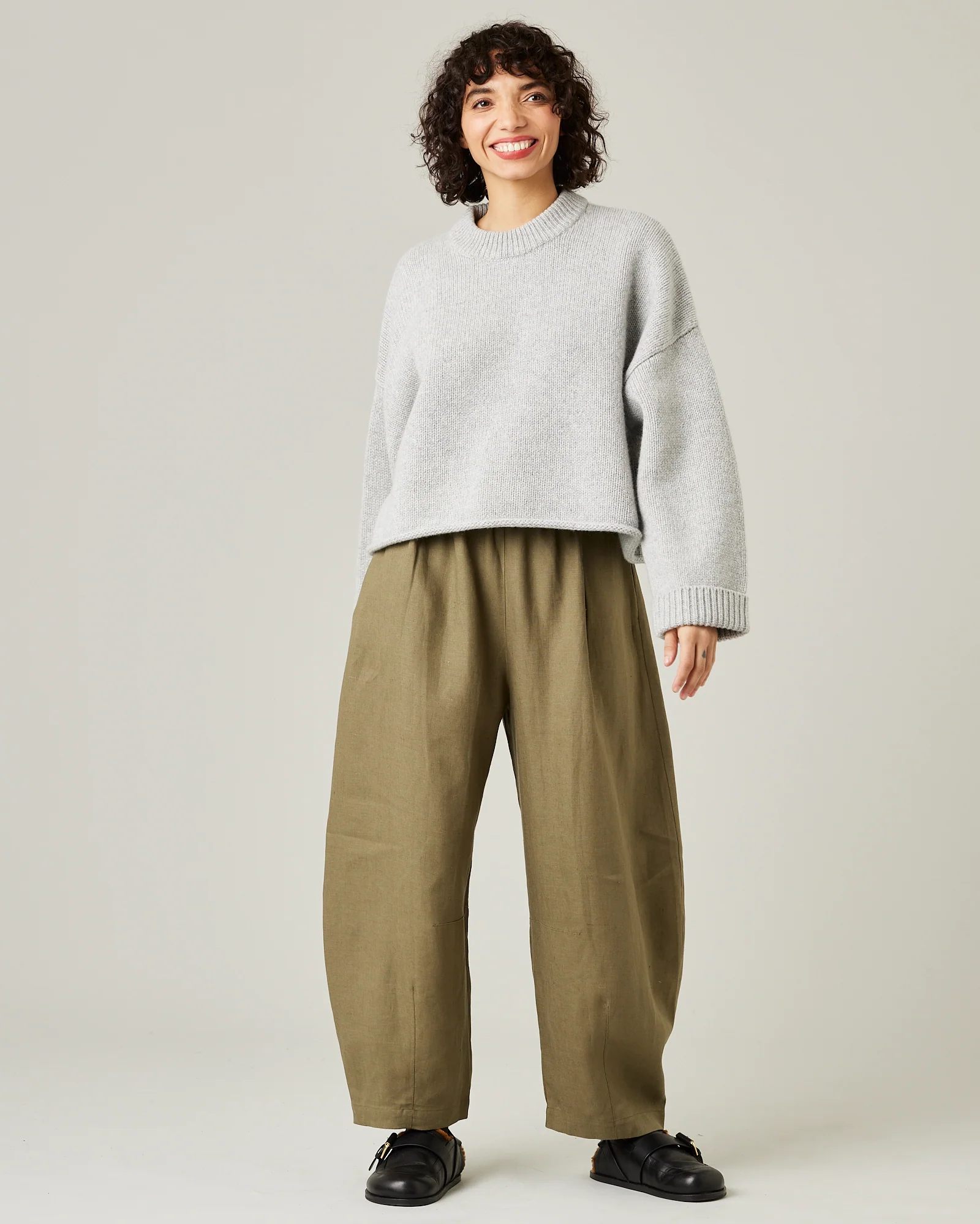 Daisy Khaki Linen Trousers - Image 11