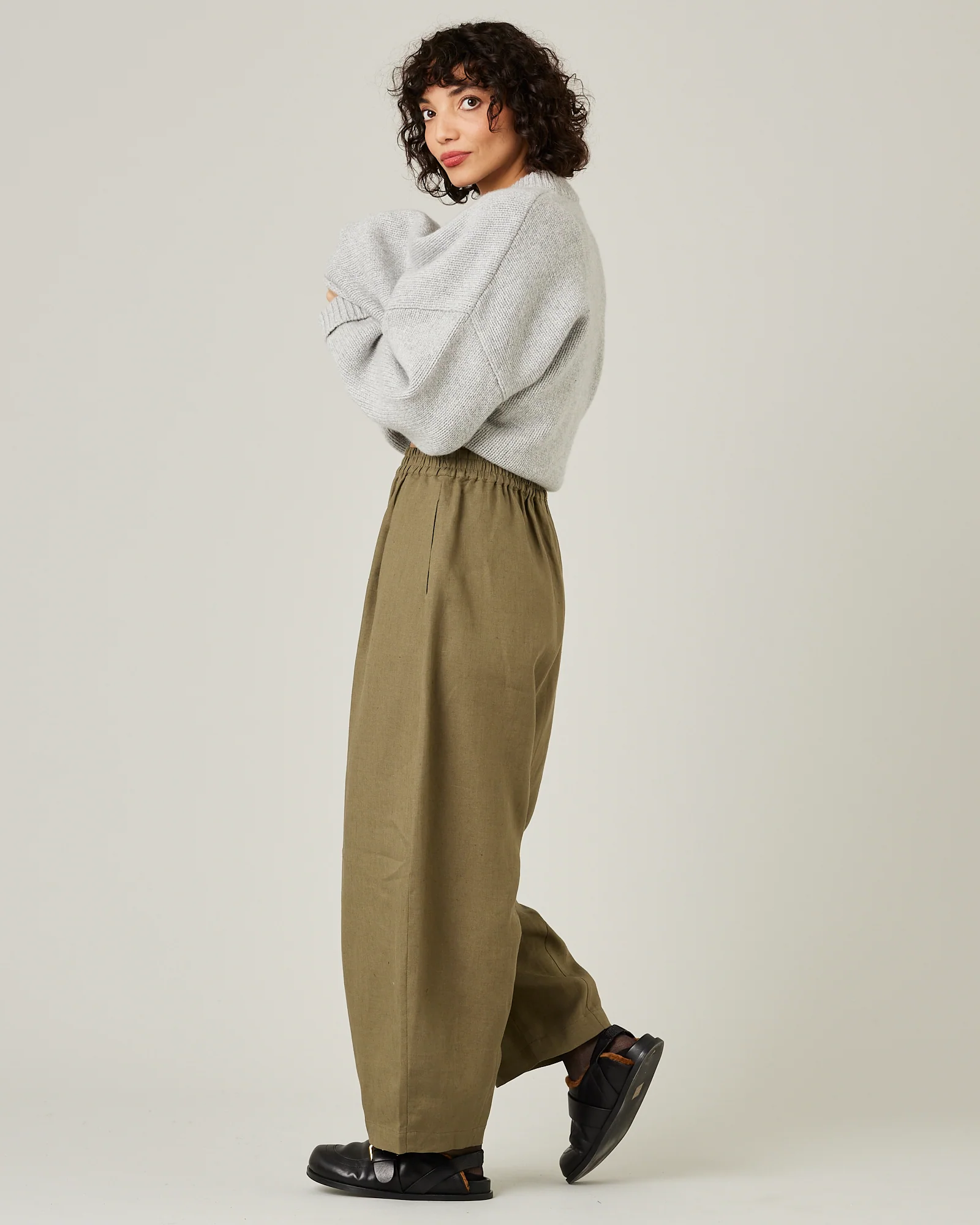 Daisy Khaki Linen Trousers - Image 12