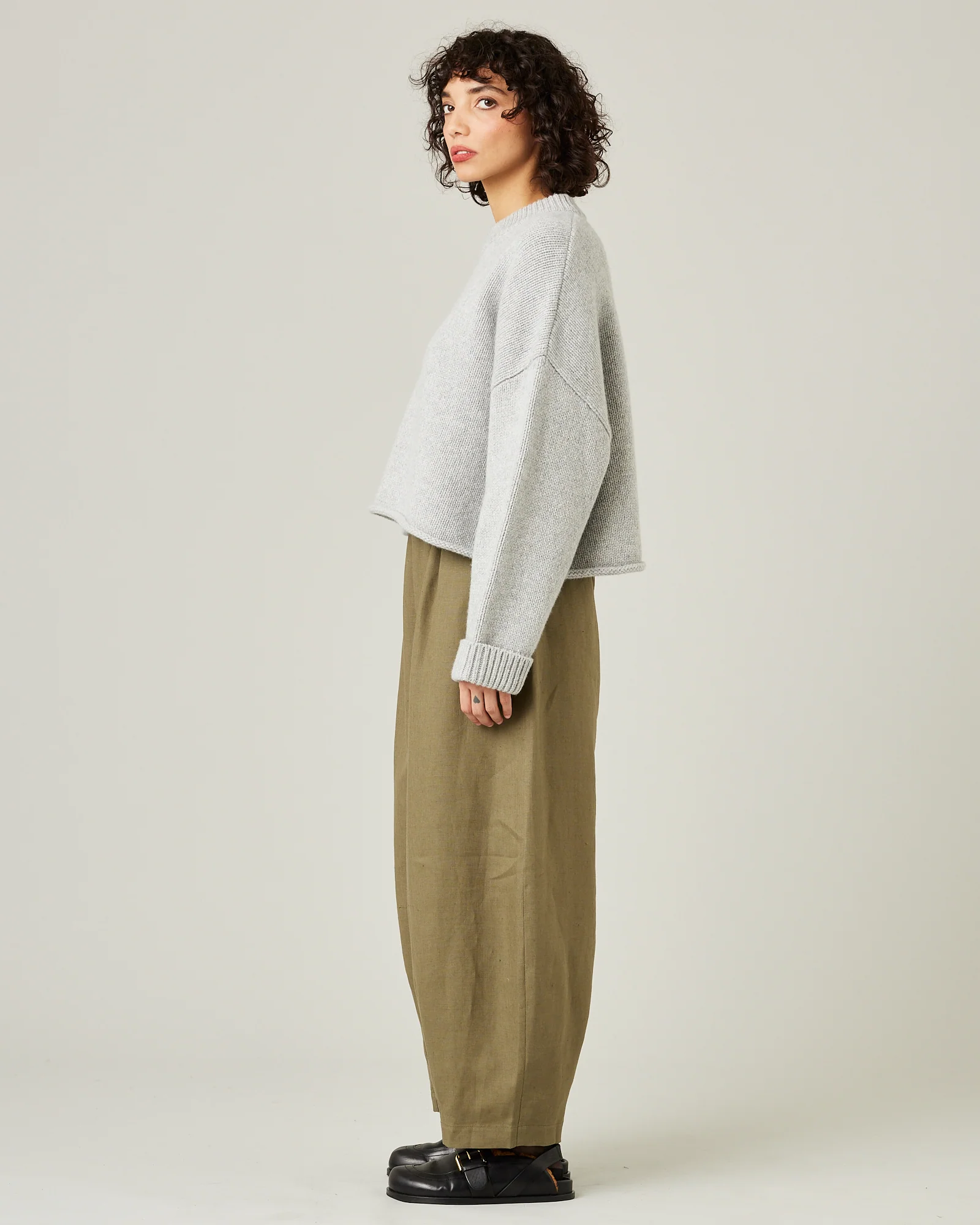 Daisy Khaki Linen Trousers - Image 6