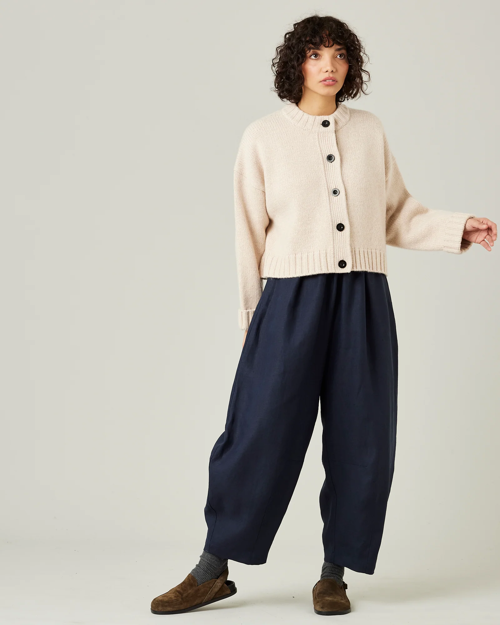 Daisy Navy Linen Trousers - Image 10