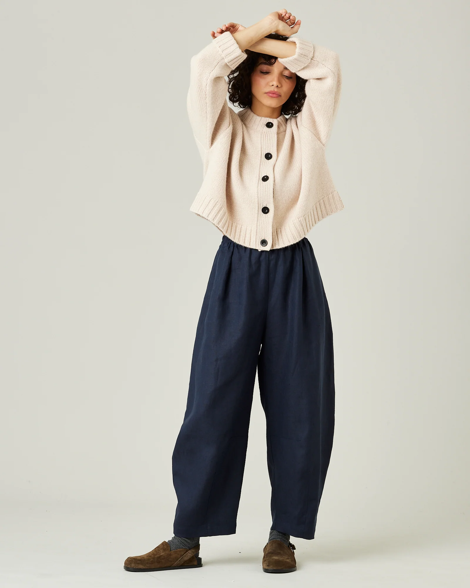 Daisy Navy Linen Trousers - Image 12