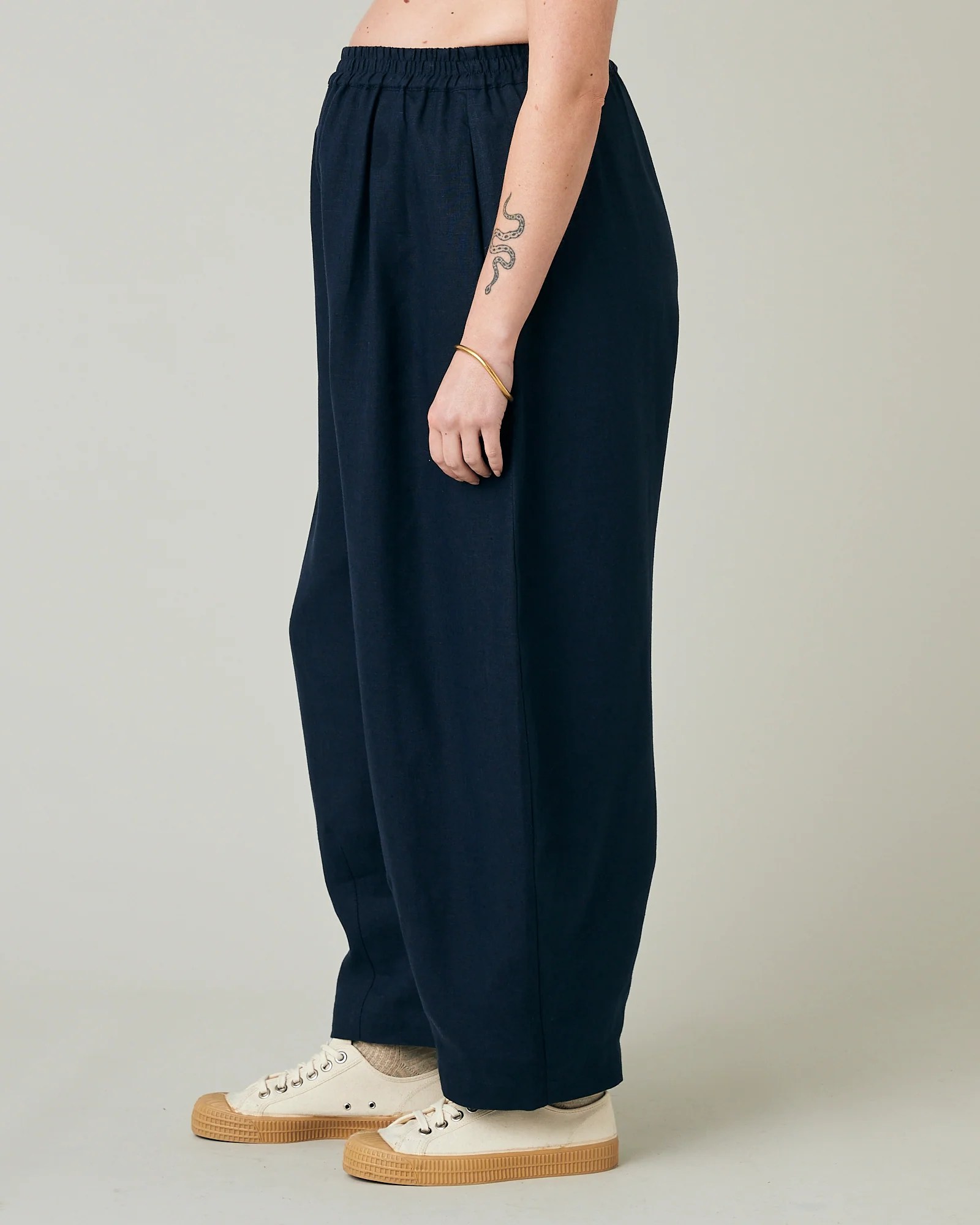 Daisy Navy Linen Trousers - Image 14