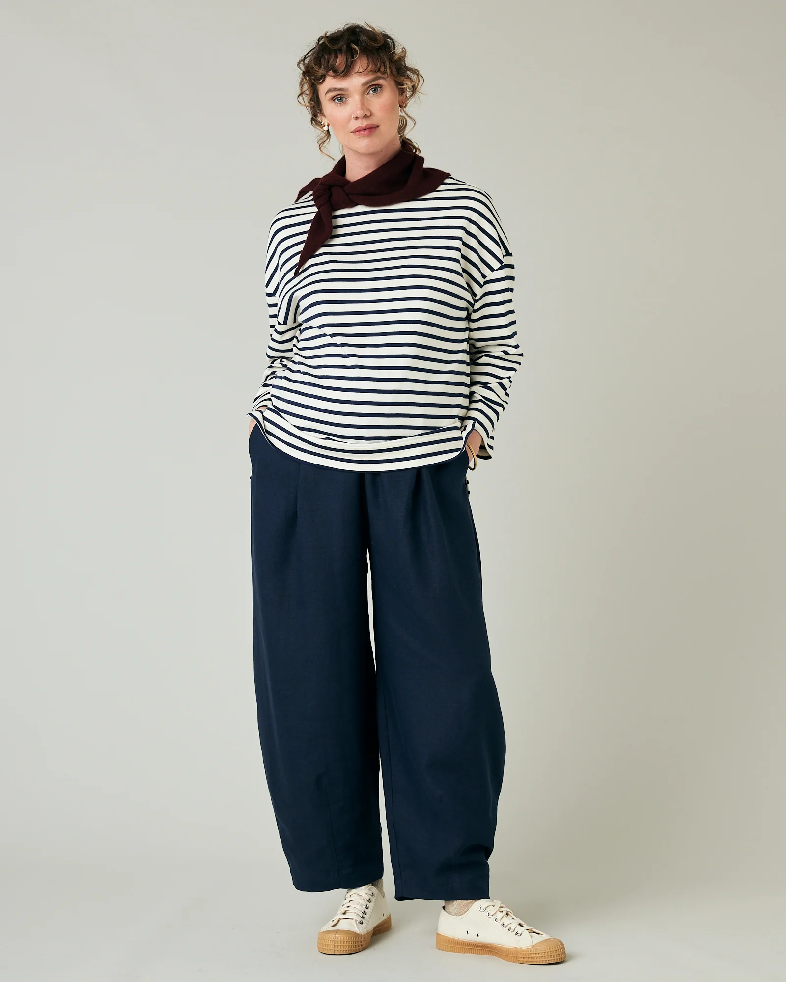 Daisy Navy Linen Trousers - Image 17