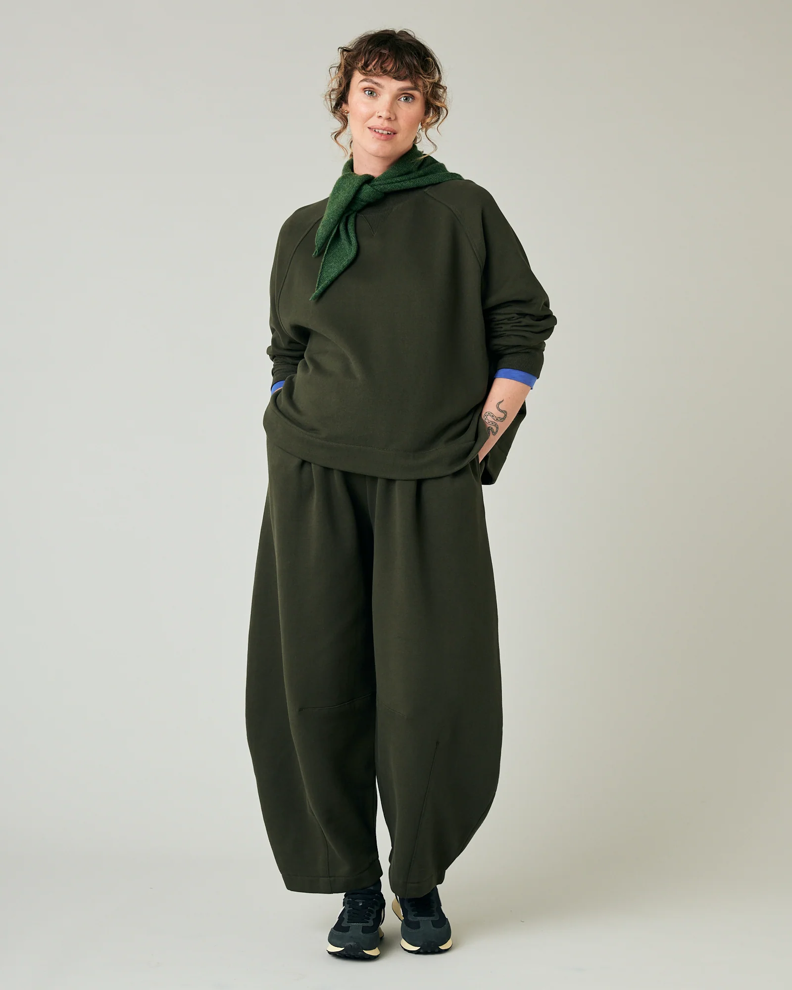 Daisy Olive Fleeceback Jersey Trousers - Image 5