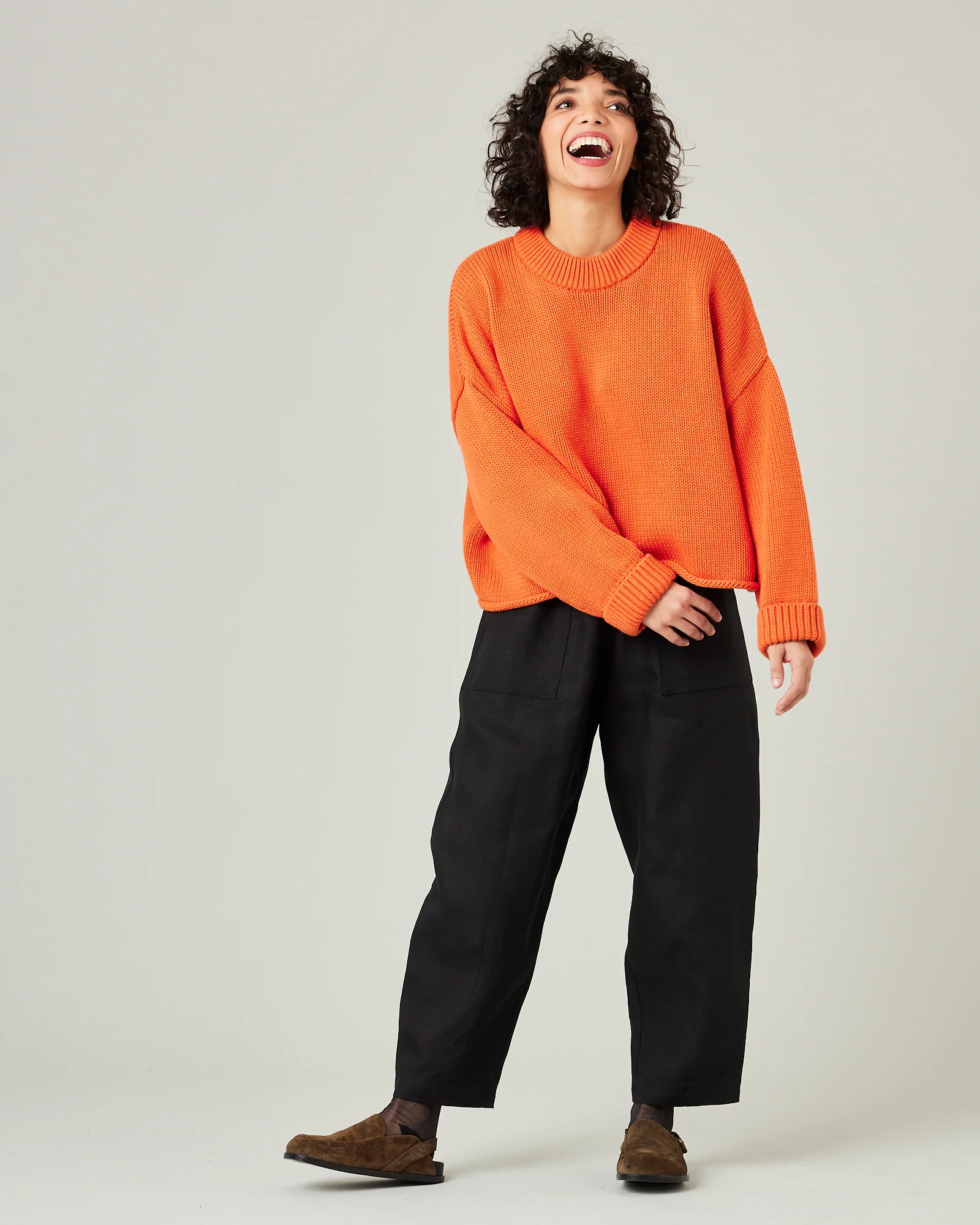 Huxley Black Linen Trousers - Image 10