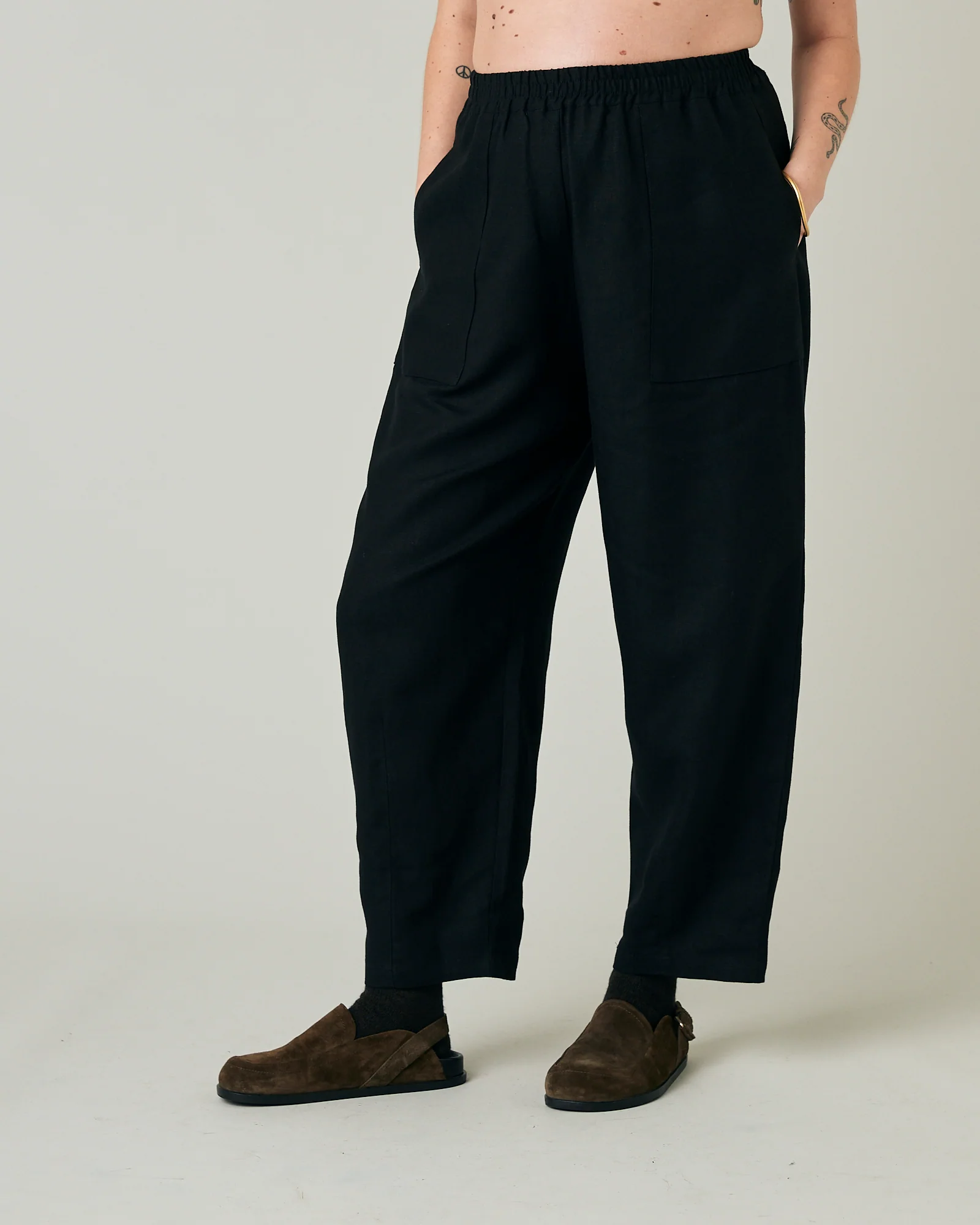 Huxley Black Linen Trousers - Image 14