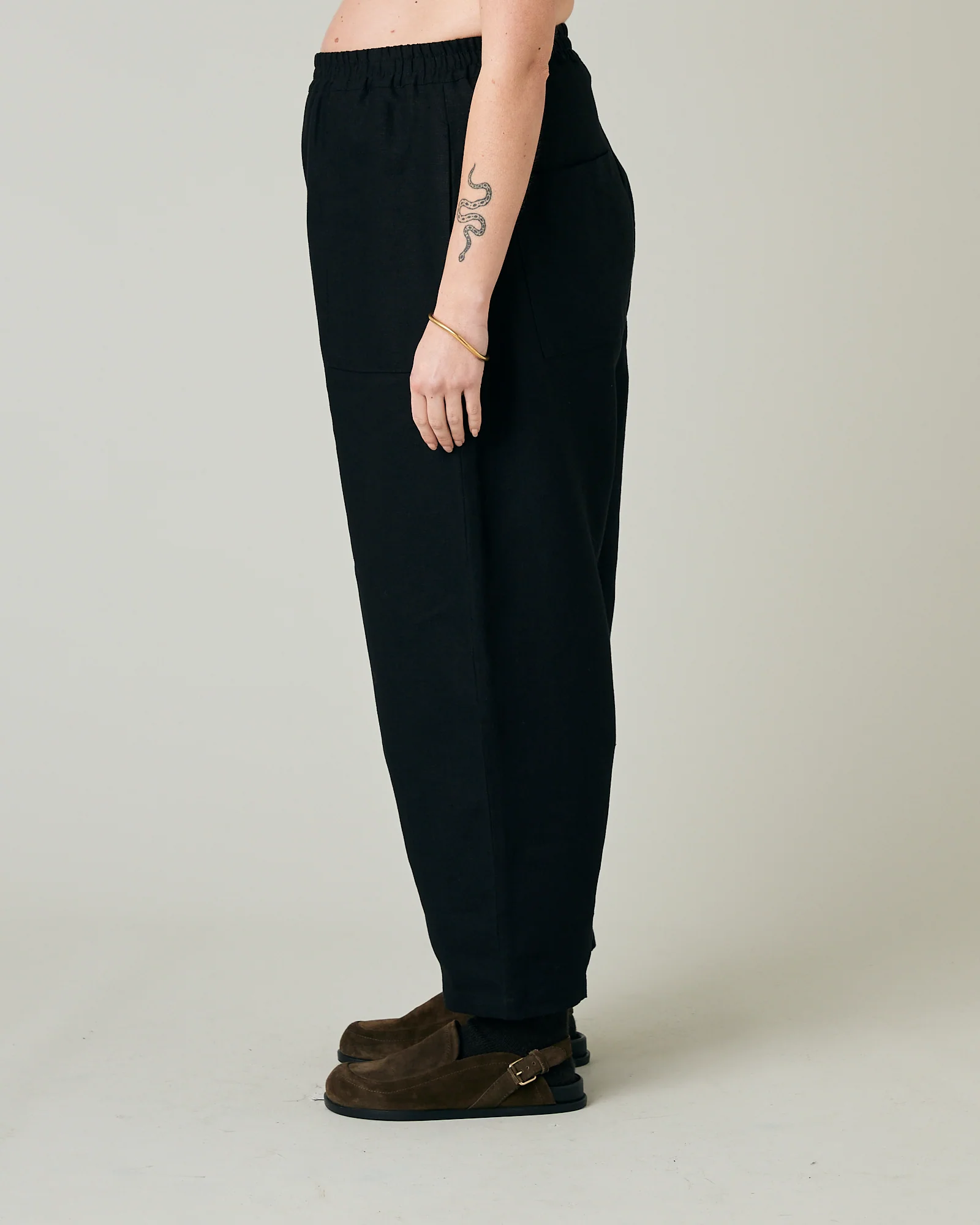 Huxley Black Linen Trousers - Image 15
