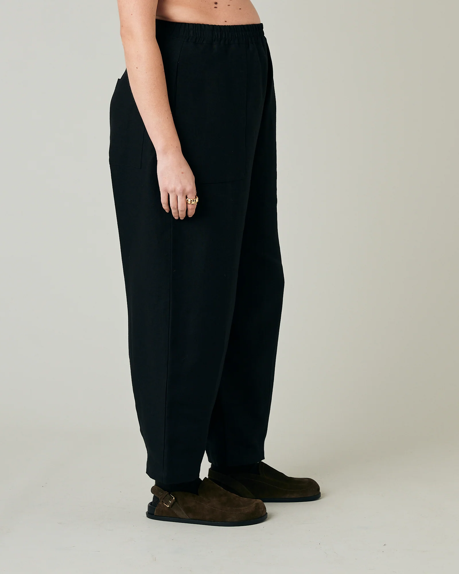 Huxley Black Linen Trousers - Image 17
