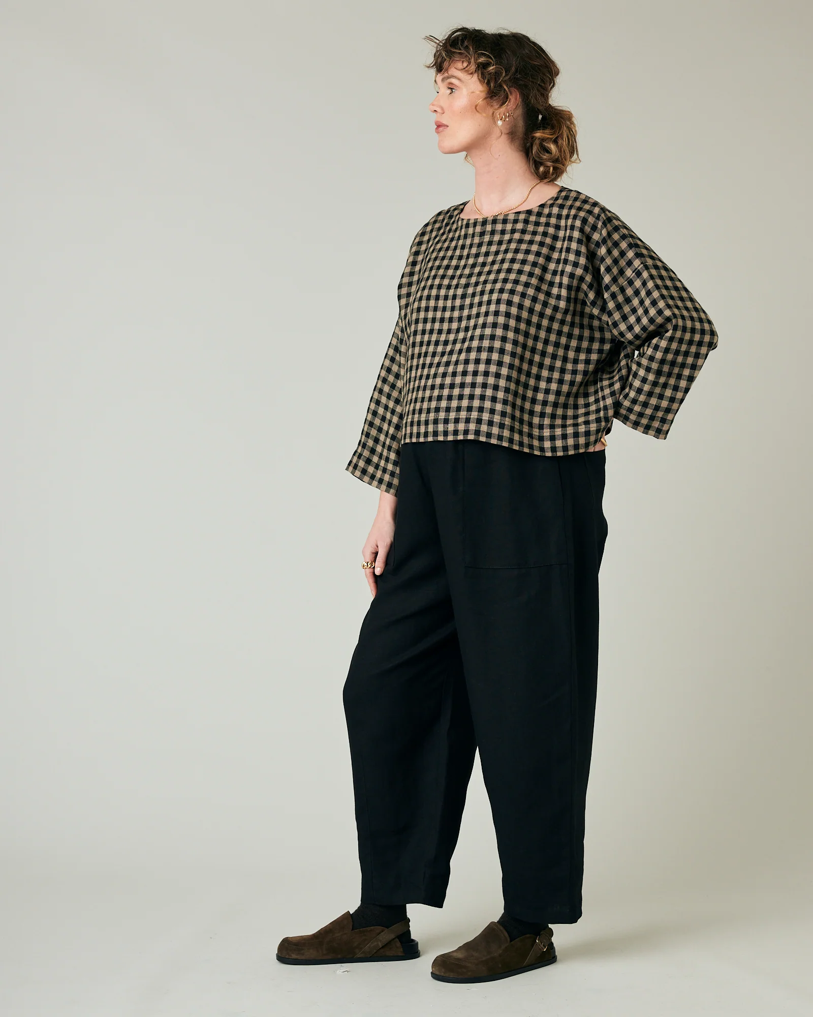 Huxley Black Linen Trousers - Image 18