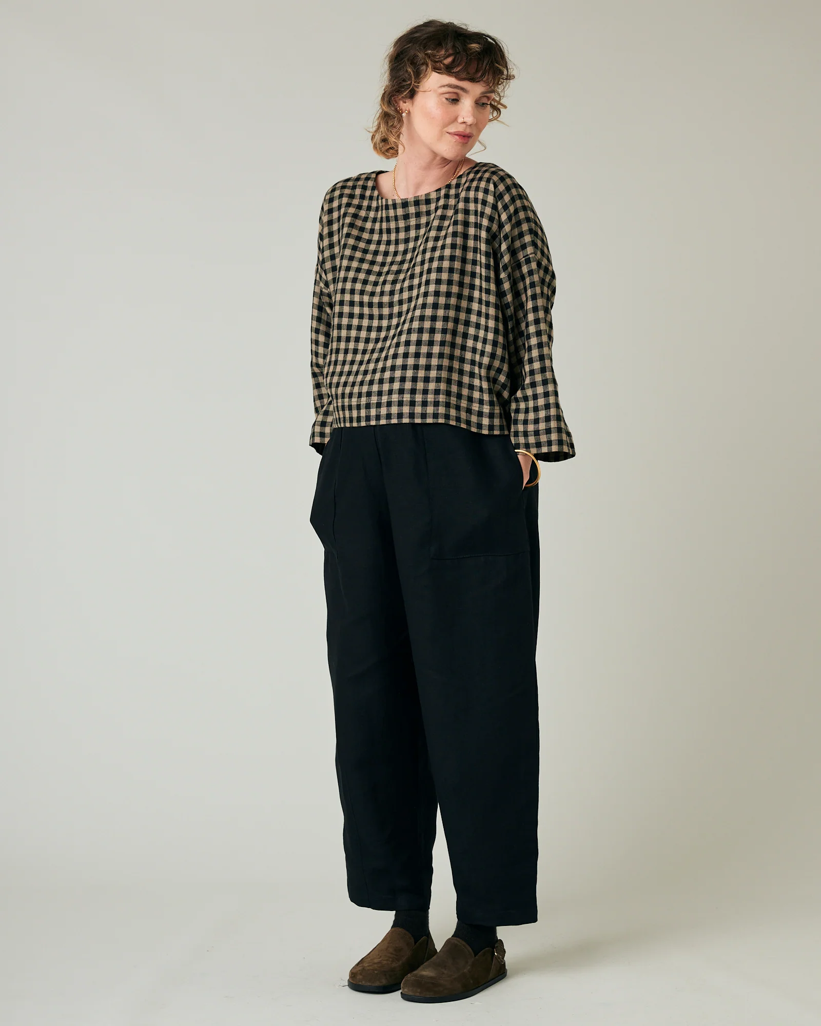 Huxley Black Linen Trousers - Image 19