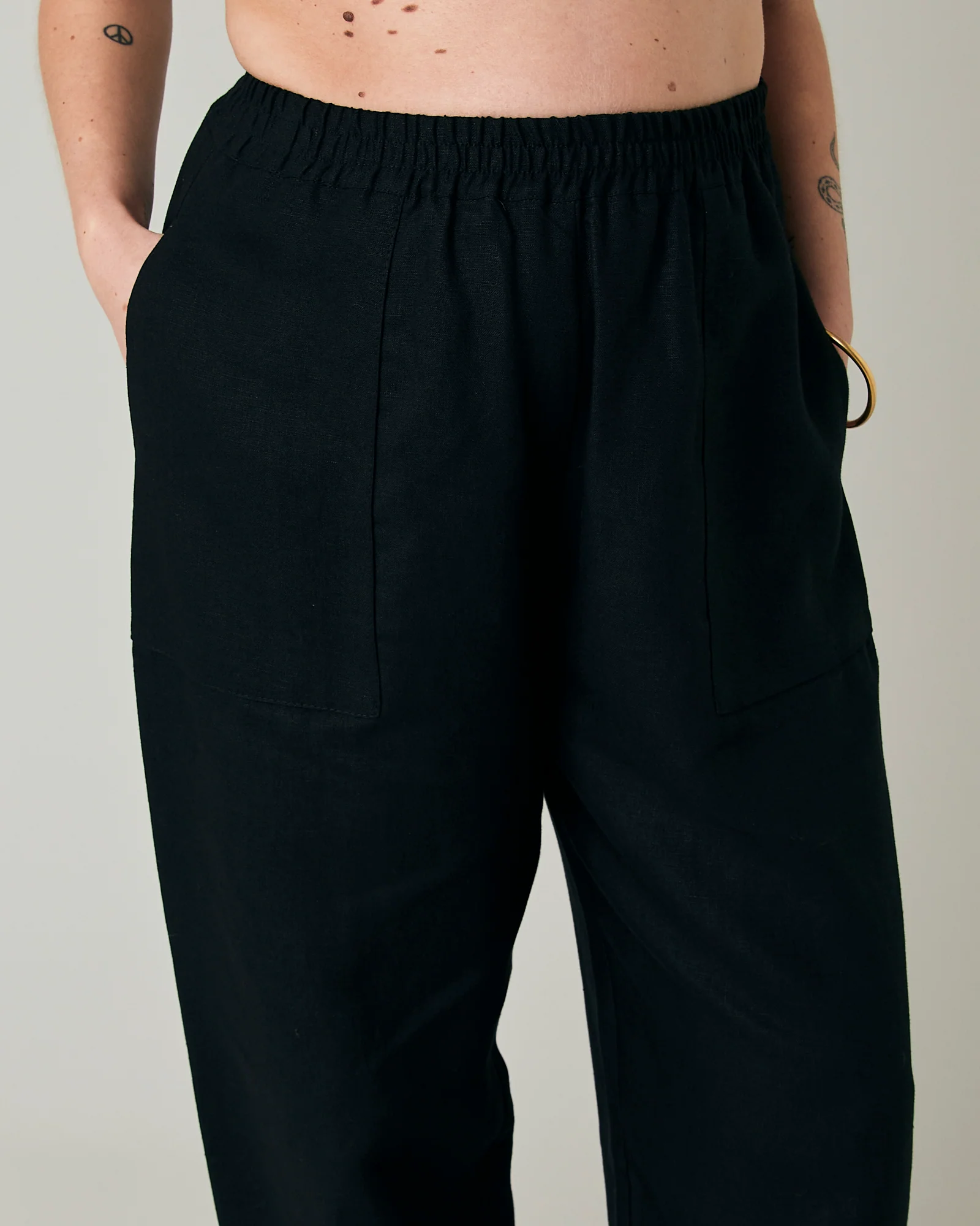 Huxley Black Linen Trousers - Image 21