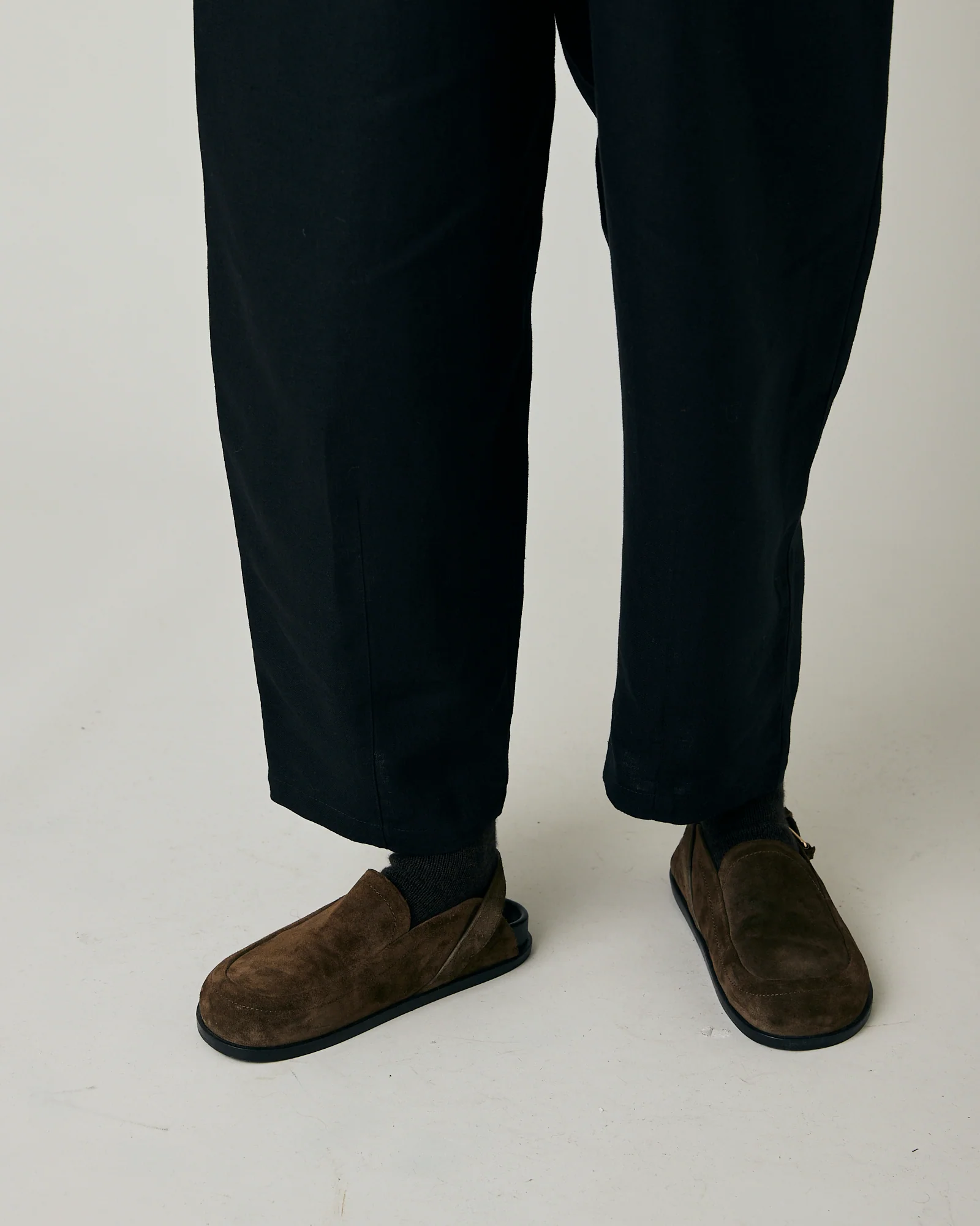 Huxley Black Linen Trousers - Image 22