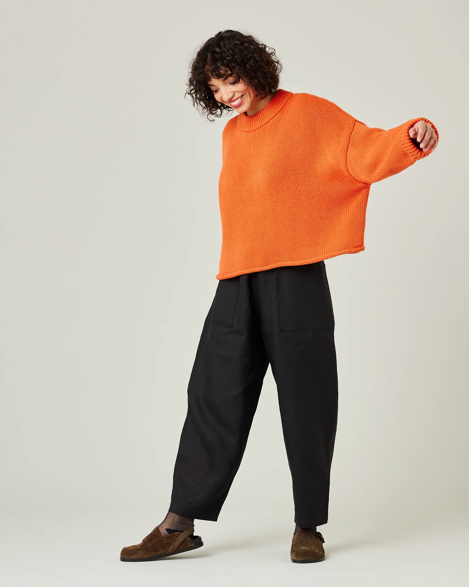 Huxley Black Linen Trousers - Image 9