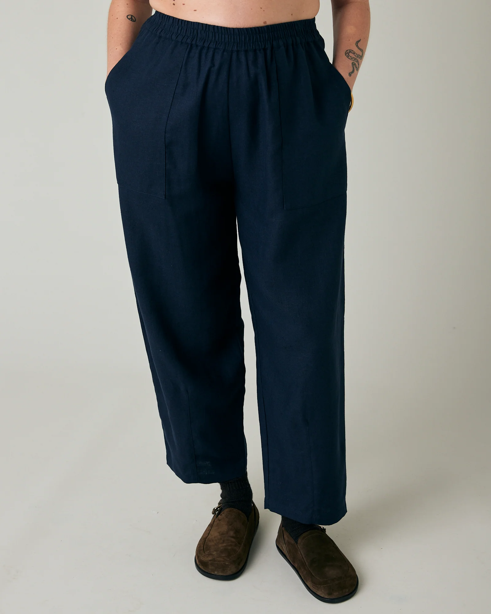 Huxley Navy Linen Trousers - Image 18