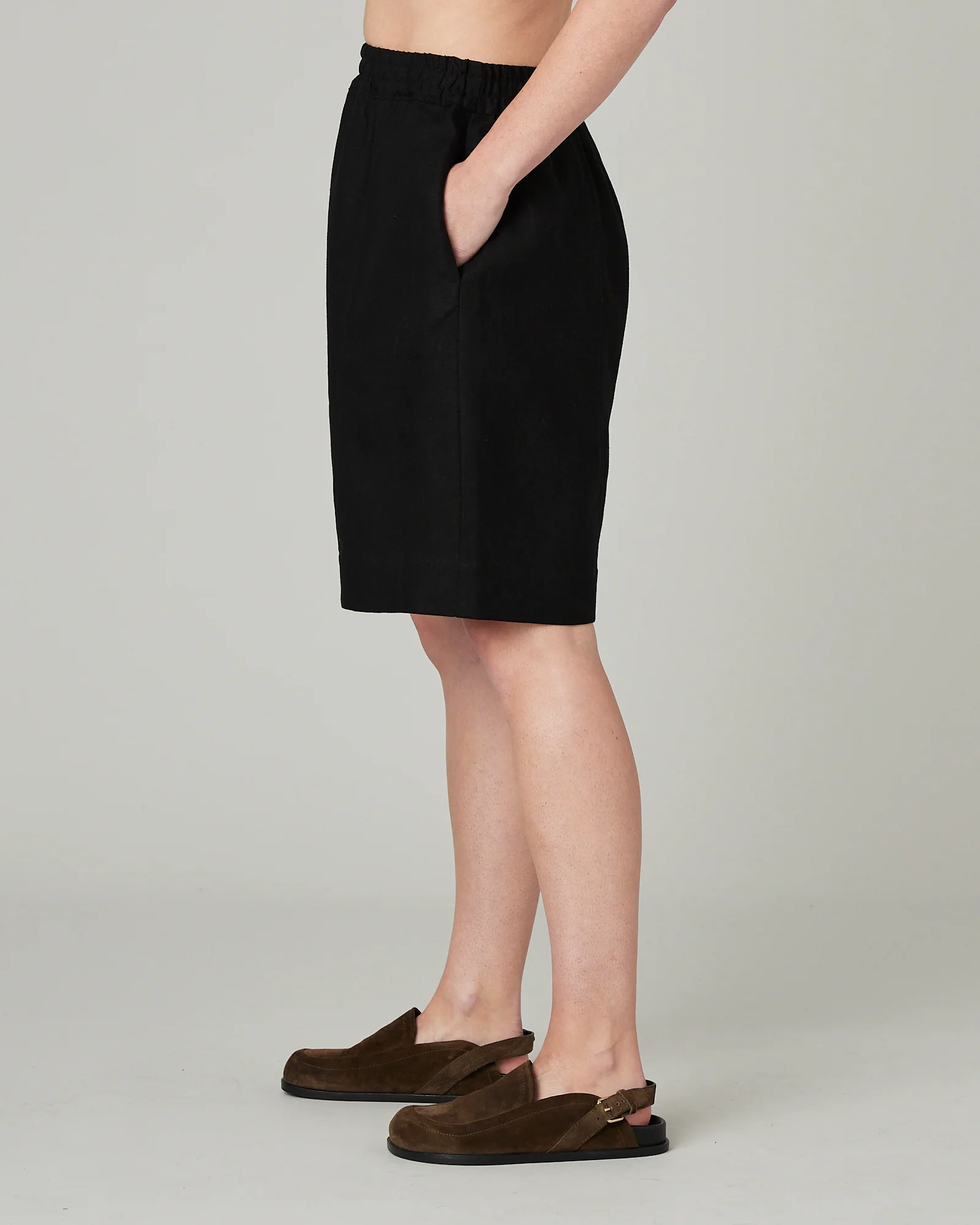 Liv Black Linen Shorts - Image 4