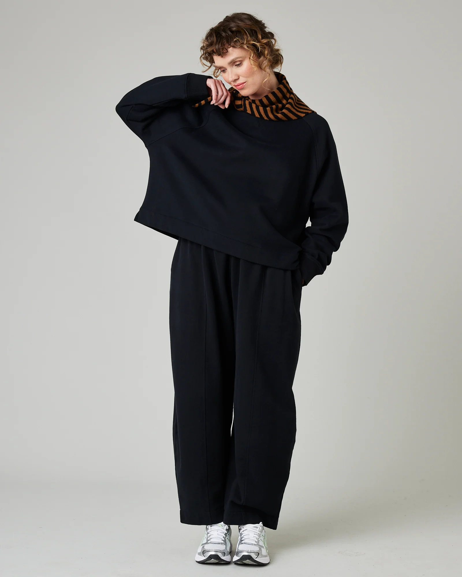 Noa Black Fleeceback Jersey Jumper - Image 5
