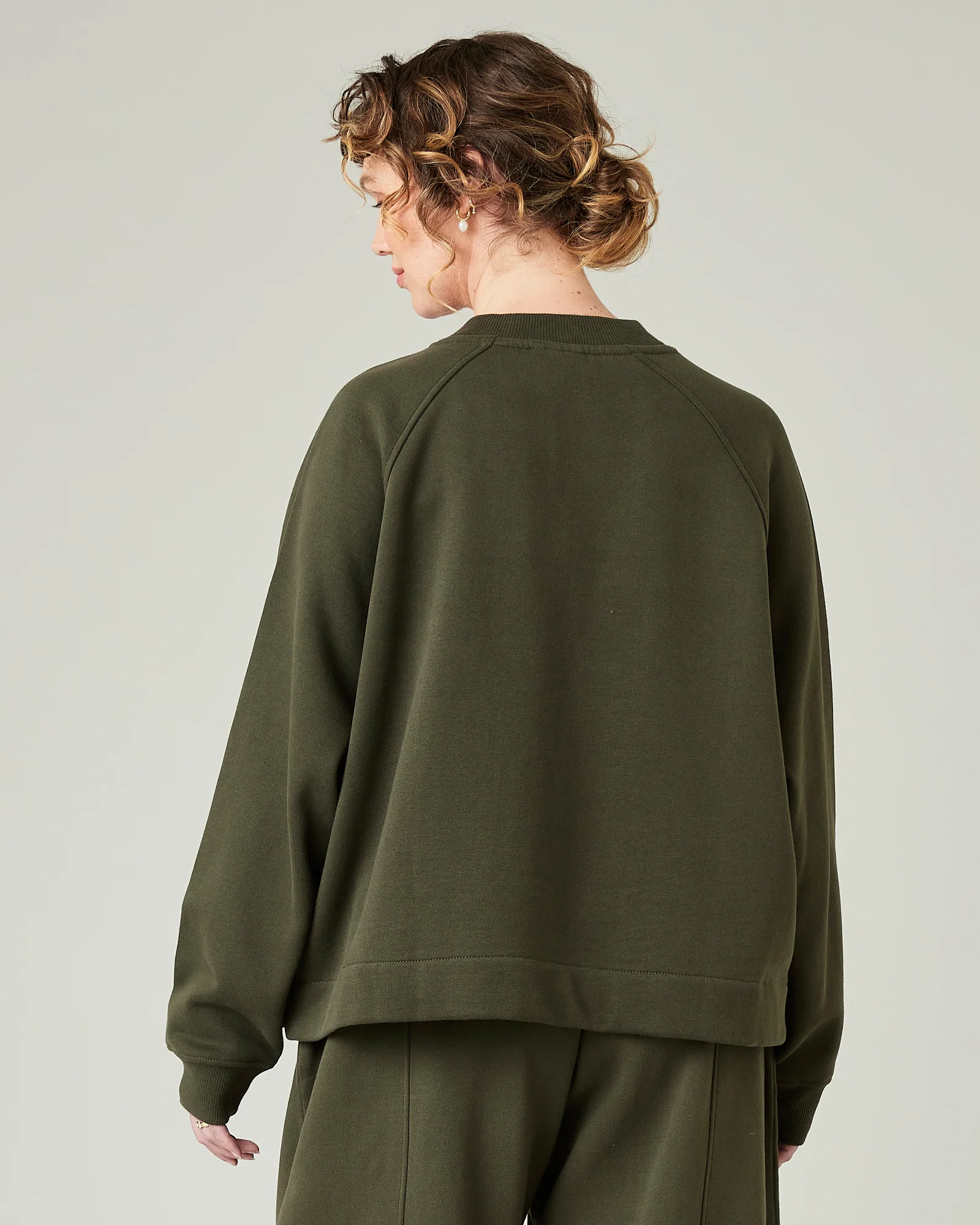Noa Olive Fleeceback Jersey Jumper - Image 13